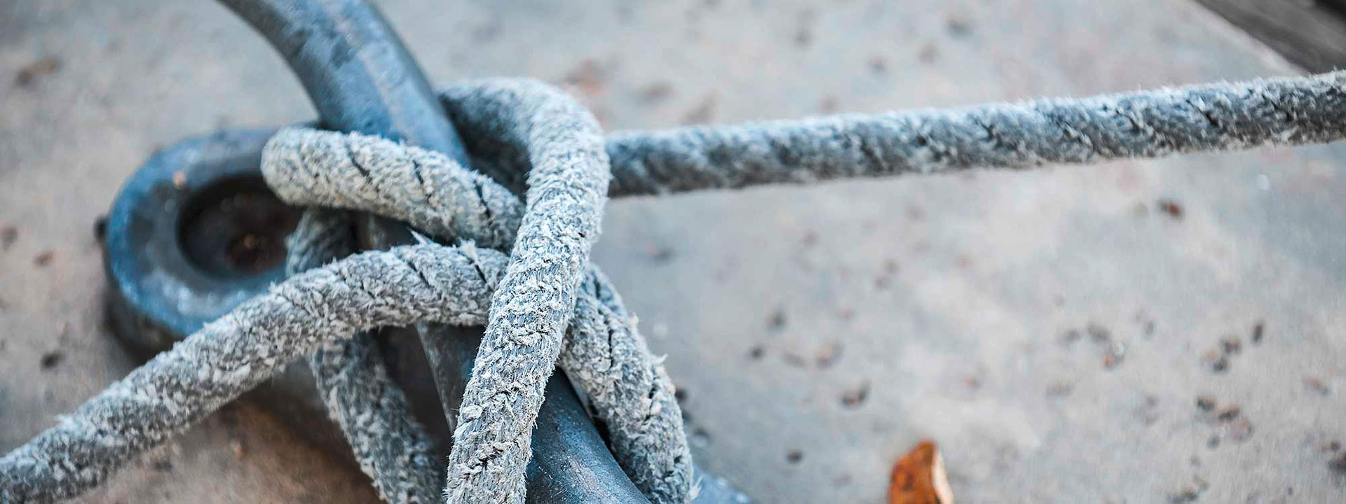 Bild zeigt ein Seil, das fest verknotet wurde